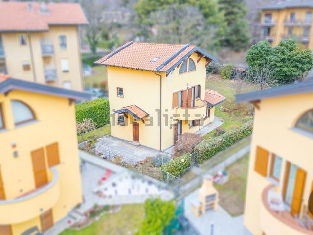 Villetta indipendente in vendita di 262 m² in Via Predazzo, 49