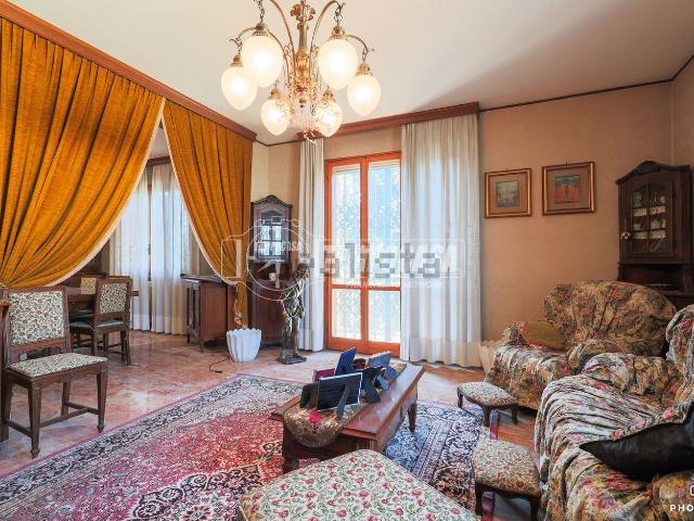 Villetta indipendente in vendita di 263 m² in Via Monte Bianco