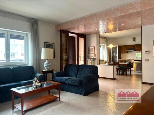 Villetta indipendente in vendita di 264 m² in Via G. Rossini