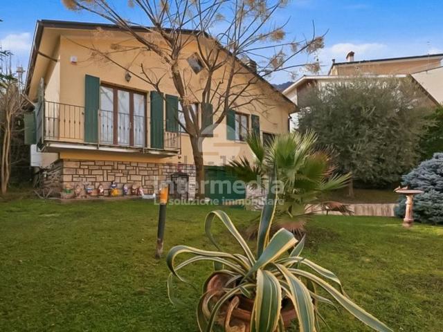 Villetta indipendente in vendita di 264 m² in Via Maggini, 49