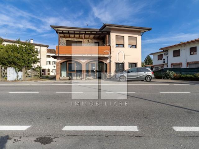 Villetta indipendente in vendita di 264 m² in Viale Veneto, 22