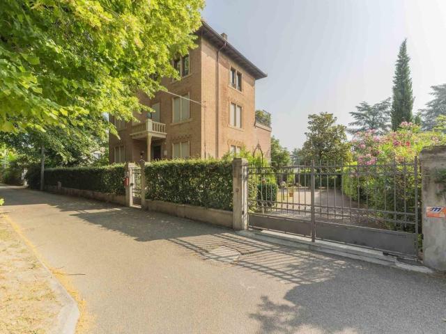 Villetta indipendente in vendita di 264 m² in Viale Vittorio Falzoni Gallerani, 33