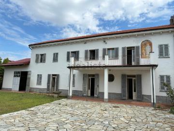 Villetta indipendente in vendita di 265 m² in Via Cesare Battisti, 15