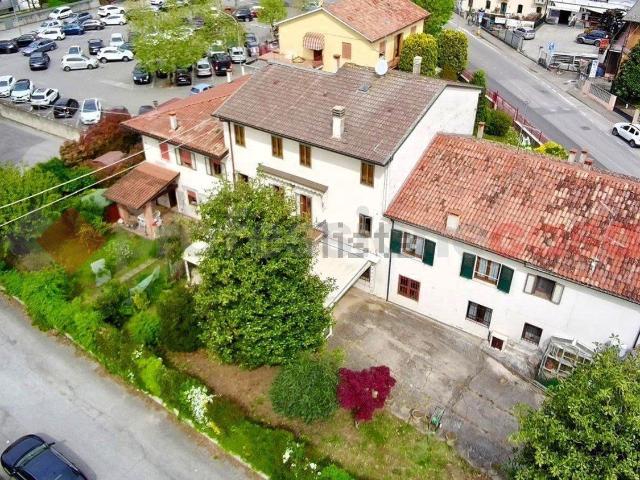 Villetta indipendente in vendita di 265 m² in Via Circonvallazione, 22