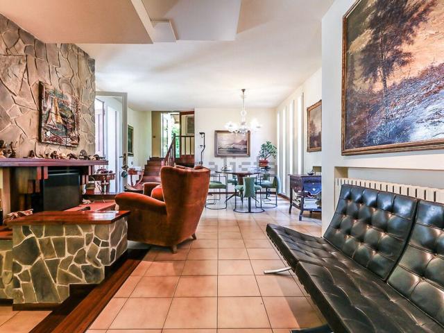 Villetta indipendente in vendita di 265 m² in Via Brigata Stella Rossa