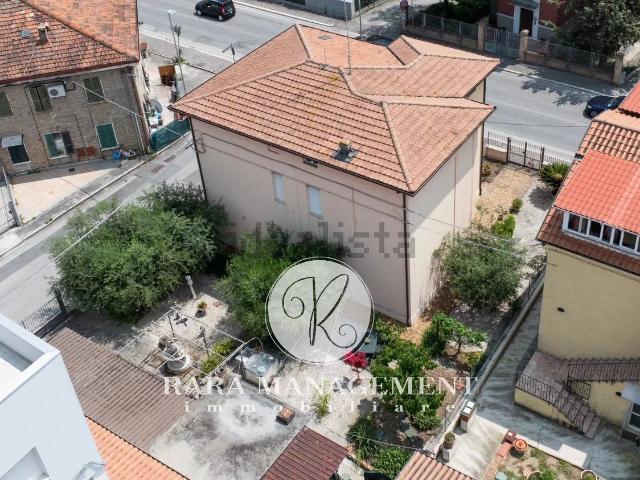 Villetta indipendente in vendita di 265 m² in Via Dante Alighieri, 195