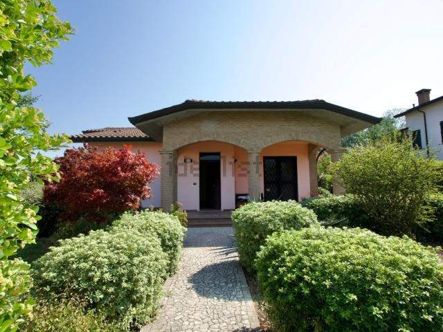 Villetta indipendente in vendita di 265 m² in Via Fratelli Cervi, 89