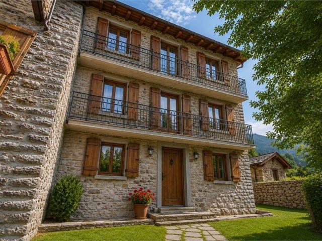 Villetta indipendente in vendita di 265 m² in Via San Bernardino, 10
