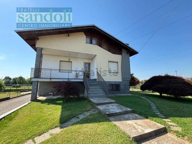 Villetta indipendente in vendita di 265 m² in Via Quattro Novembre, 21