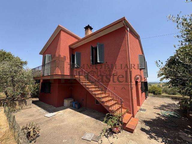 Villetta indipendente in vendita di 265 m² in Via Ripida