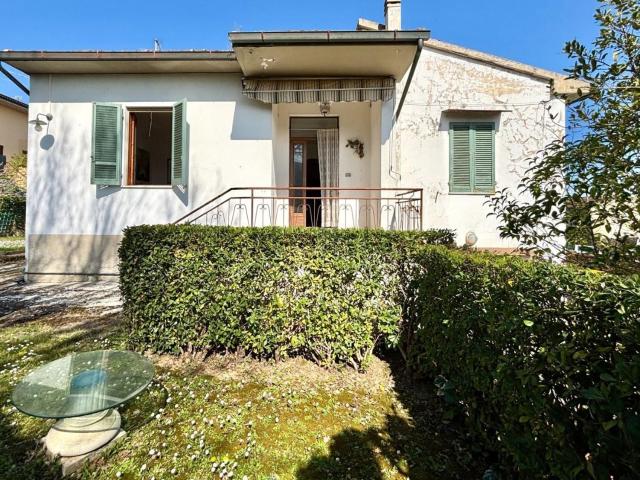 Villetta indipendente in vendita di 265 m² in Via Volterrana