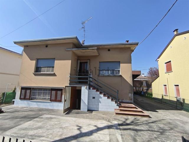 Villetta indipendente in vendita di 265 m² in Viale Virgilio, 38