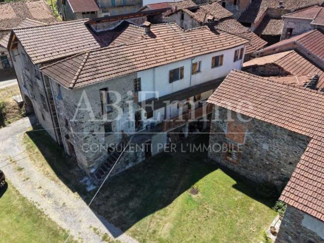 Villetta indipendente in vendita di 265 m² in Vico Regione, 10