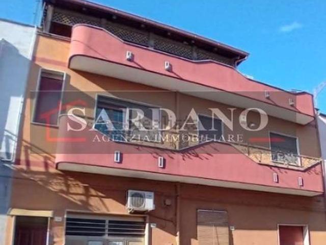 Villetta indipendente in vendita di 265 m² in Piazza B. Longo