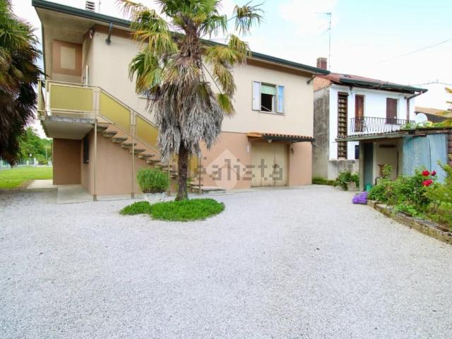 Villetta indipendente in vendita di 266 m² in Via Aldo Moro, 14