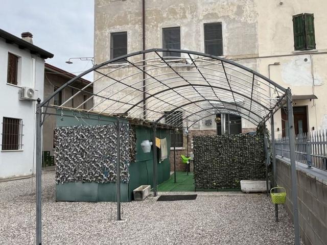 Villetta indipendente in vendita di 266 m² in Via Daniele Sartori