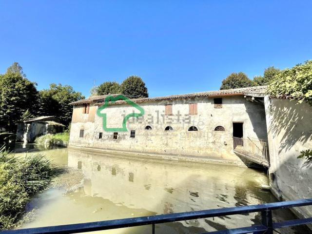 Villetta indipendente in vendita di 266 m² in Via Mulino