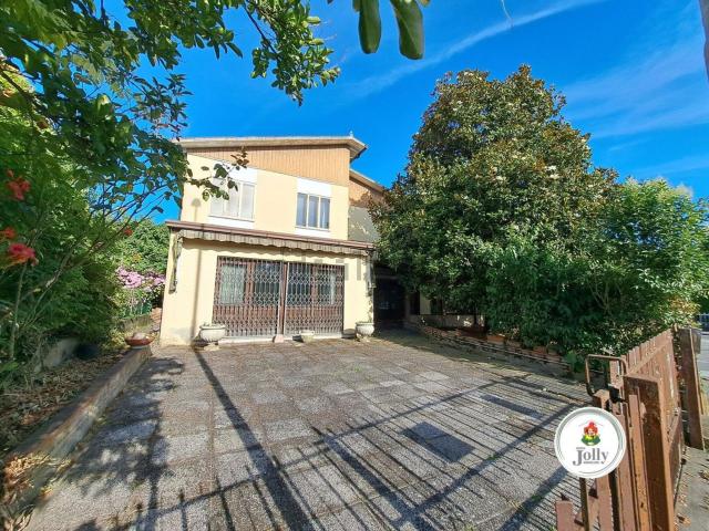 Villetta indipendente in vendita di 266 m² in Via Roma