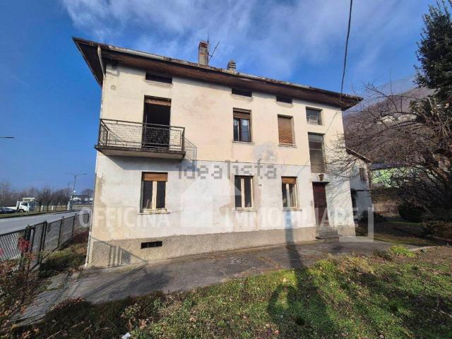 Villetta indipendente in vendita di 266 m² in Via Valeriana, 39