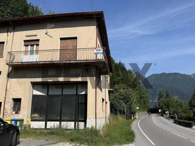 Villetta indipendente in vendita di 266 m² in Frazione Cadola, 32