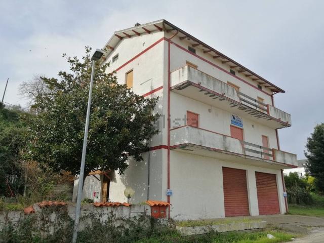 Villetta indipendente in vendita di 267 m² in Via Levante