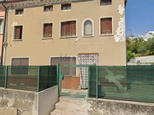 Villetta indipendente in vendita di 267 m² in Via XXV Aprile, 13