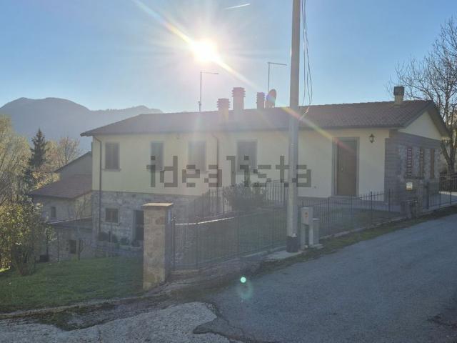 Villetta indipendente in vendita di 268 m² in Via Chiessaia, 6