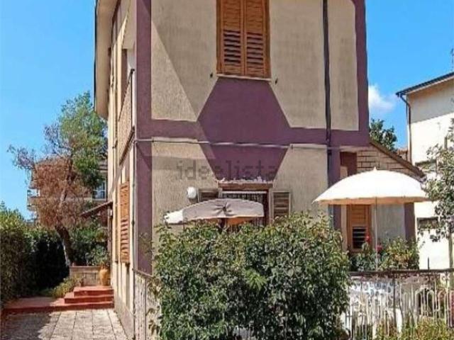 Villetta indipendente in vendita di 268 m² in Via Aldo Moro, 18