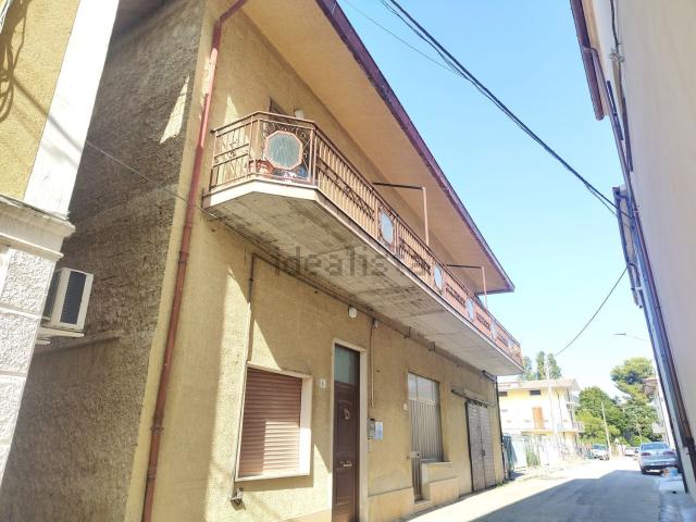 Villetta indipendente in vendita di 268 m² in Via della chiesa, 84