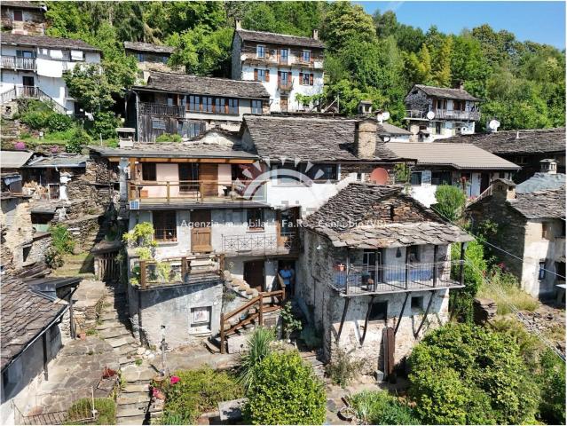 Villetta indipendente in vendita di 268 m² in Via Lavalle, 2