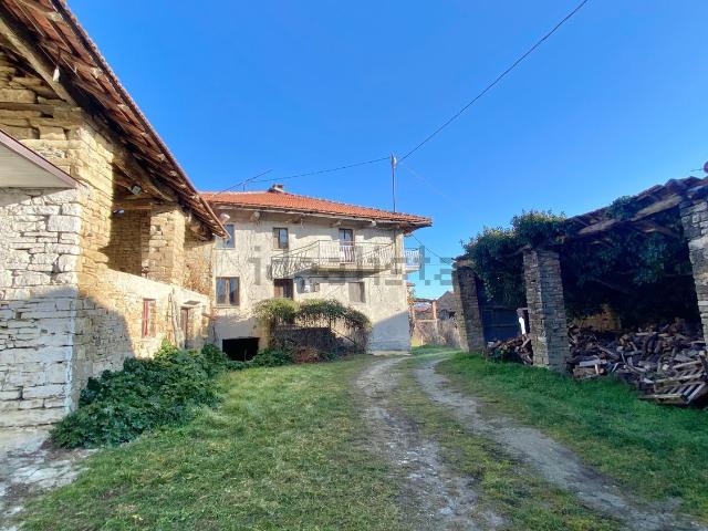 Villetta indipendente in vendita di 268 m² in Frazione Noceto Soprano, 8