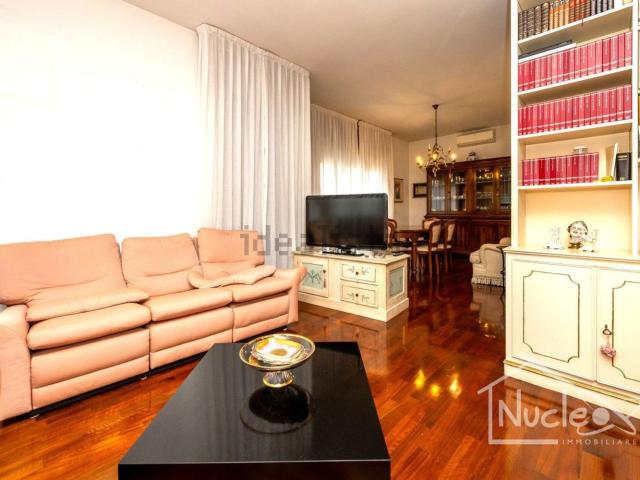 Villetta indipendente in vendita di 269 m² in Via Appia
