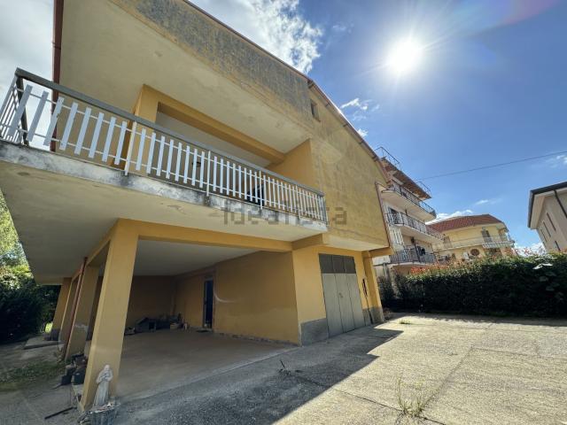 Villetta indipendente in vendita di 269 m² in Via Francesco Acri, 8