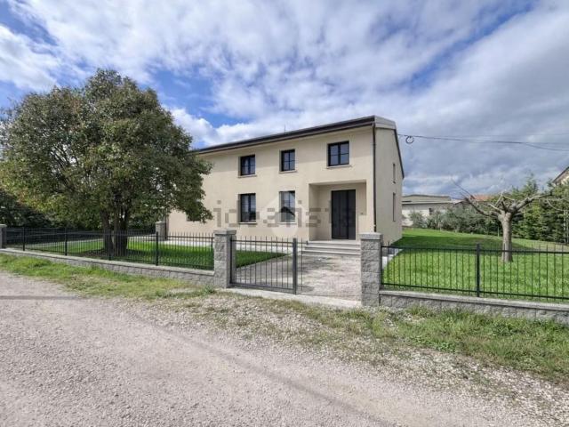 Villetta indipendente in vendita di 270 m² in Via Vittoria Aganoor Pompili