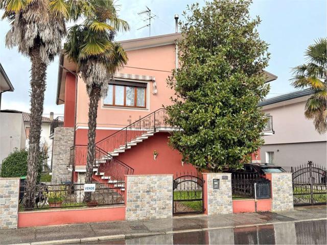 Villetta indipendente in vendita di 270 m²
