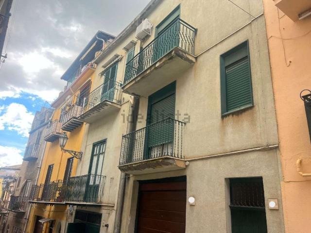 Villetta indipendente in vendita di 270 m² in Via Cammarata
