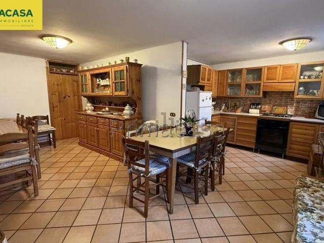 Villetta indipendente in vendita di 270 m² in Via Canaceo