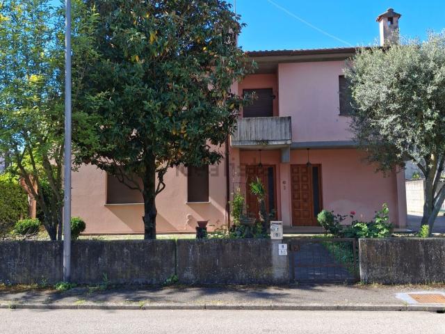 Villetta indipendente in vendita di 270 m² in Via A. Dosi, 10