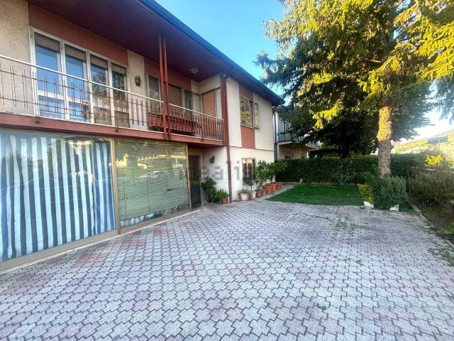 Villetta indipendente in vendita di 270 m² in Via A. Pacinotti