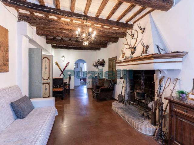 Villetta indipendente in vendita di 270 m² in Via Adua