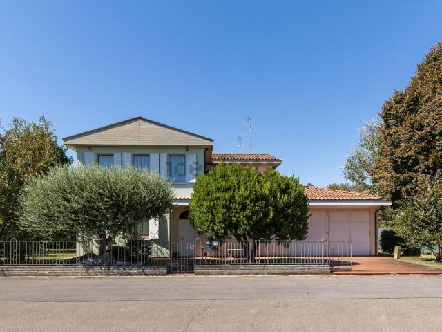 Villetta indipendente in vendita di 270 m² in Via B. Buozzi, 56