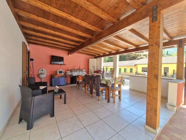Villetta indipendente in vendita di 270 m² in Via Bariselli