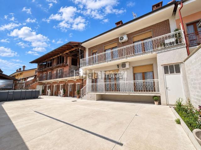 Villetta indipendente in vendita di 270 m² in Via Biandrate