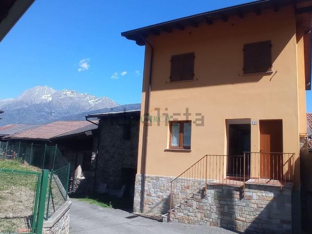 Villetta indipendente in vendita di 270 m² in Via G. Matteotti