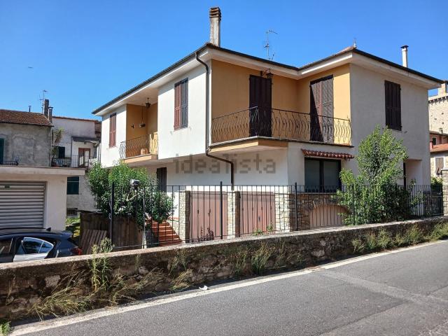 Villetta indipendente in vendita di 270 m² in Via Garibaldi, 115