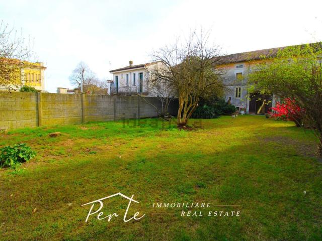 Villetta indipendente in vendita di 270 m² in Via Giuseppe Mazzini, 29
