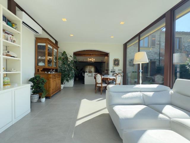 Villetta indipendente in vendita di 270 m² in Via Giacomo Puccini