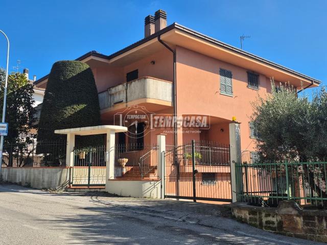 Villetta indipendente in vendita di 270 m² in Via del Colle Vissiano, 29
