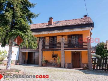 Villetta indipendente in vendita di 270 m² in Via del Pino