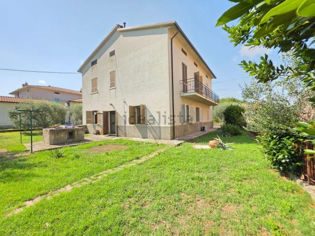 Villetta indipendente in vendita di 270 m² in Via della Sapienza, 46